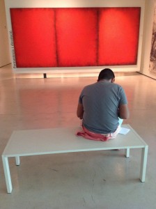 Zikaria frente aTríptico rojo, Rothko, de Alfonso Alzamora