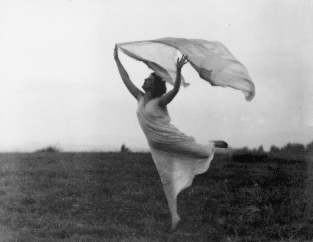 Florence Fleming Noyes retratada por Frances Benjamin Johnston (1910). Imagen extraída de http://bit.ly/2jZ7m53